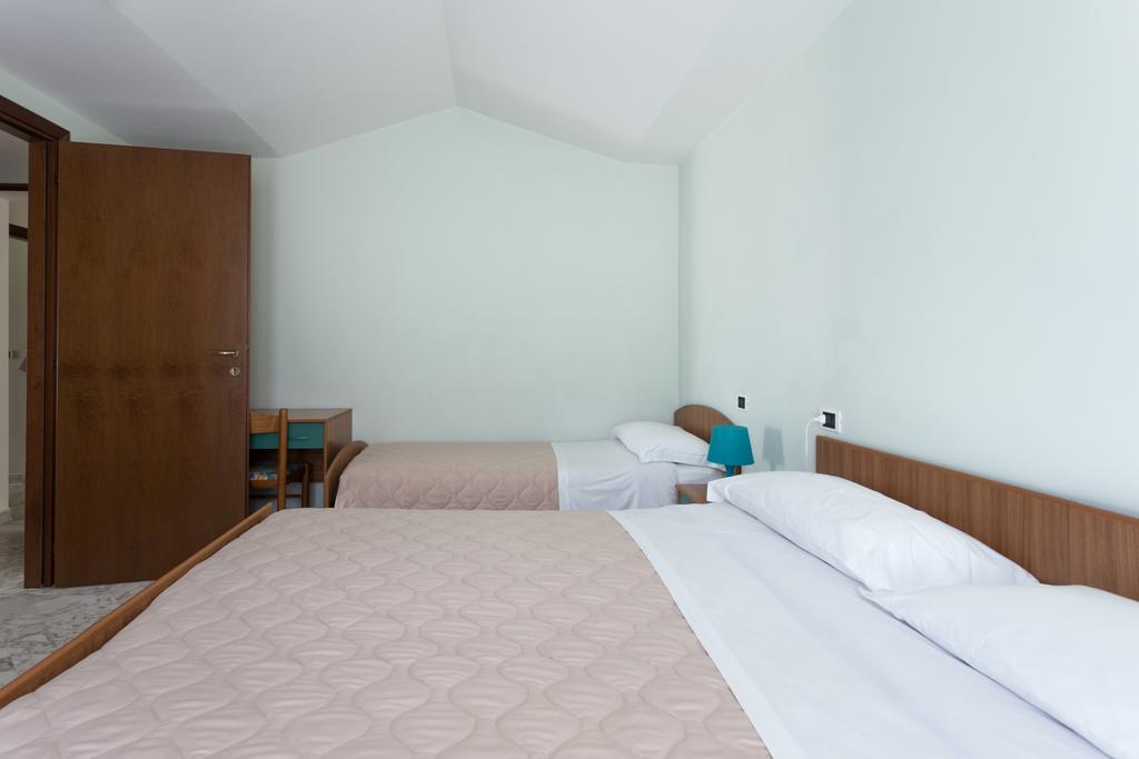Roma Hotel Pineto Exterior photo