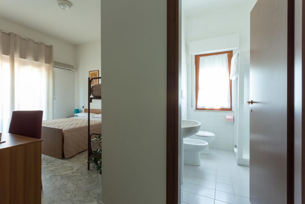 Roma Hotel Pineto Exterior photo