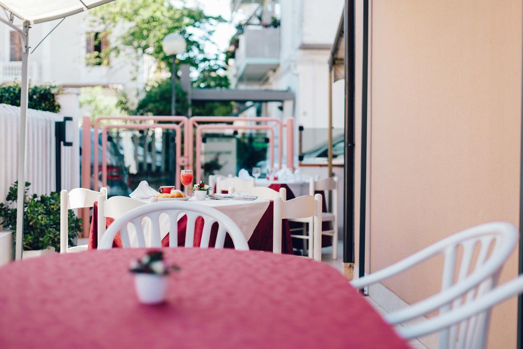 Roma Hotel Pineto Exterior photo