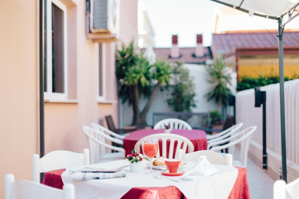 Roma Hotel Pineto Exterior photo