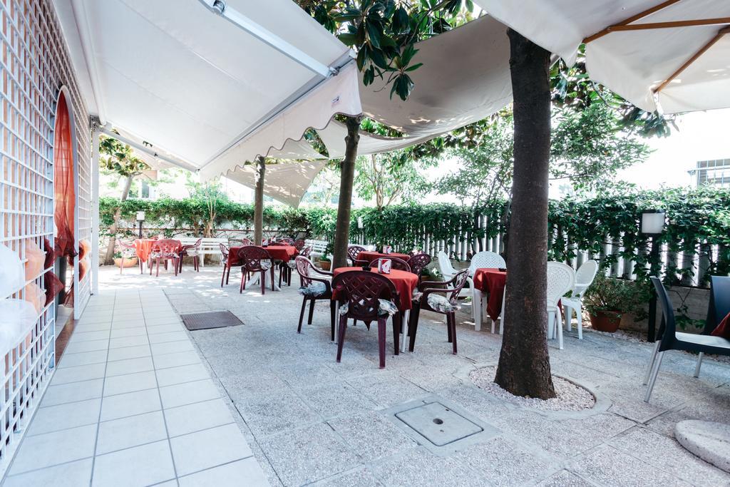 Roma Hotel Pineto Exterior photo