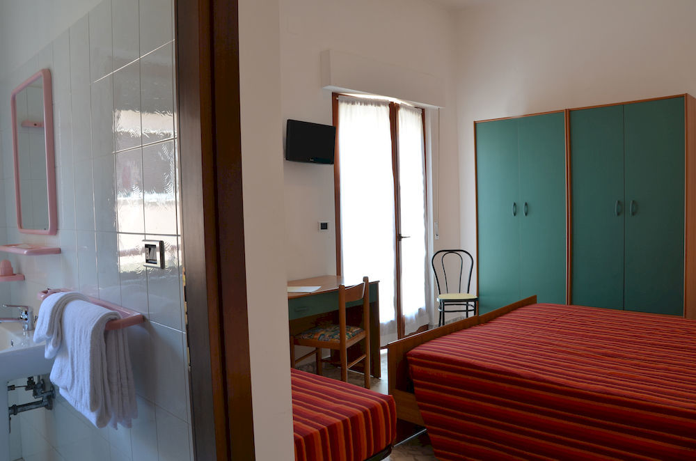Roma Hotel Pineto Exterior photo